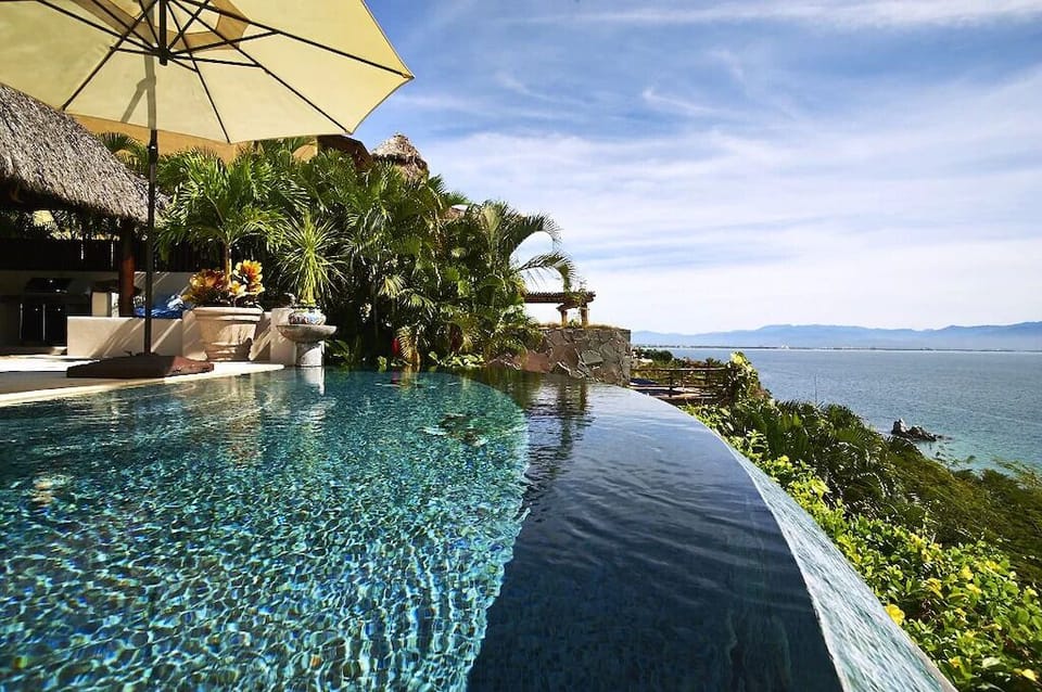 Infinity pool (not shared & heated)
