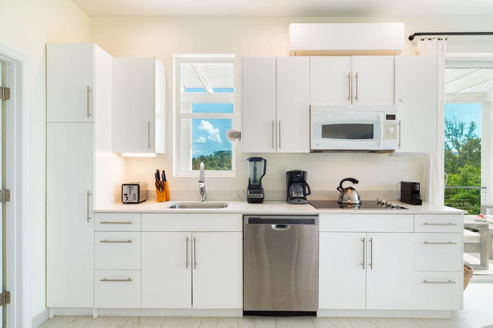 This exceptional property invites you to indulge in a luxurious coastal escape that combines the allure of breathtaking ocean panoramas with the warmth of a fully-equipped kitchen, ensuring an unforgettable retreat like no other.