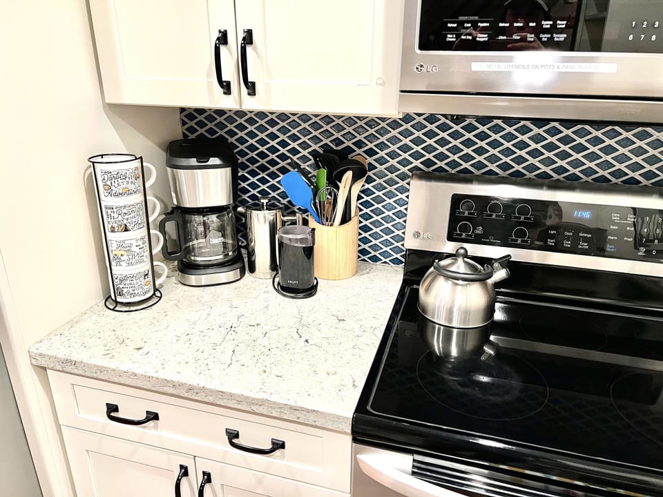 Coffee maker, coffee grinder