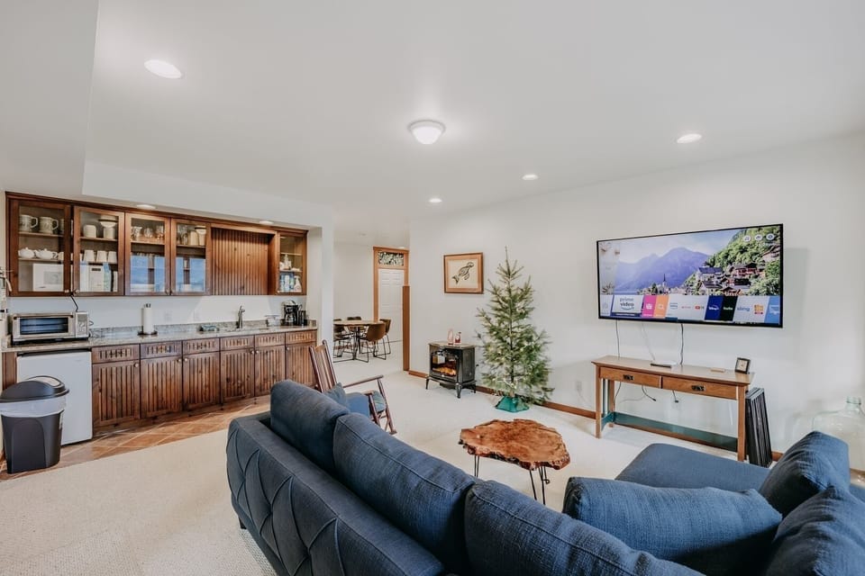 Indoors, Home Decor, Furniture, Living Room, Screen