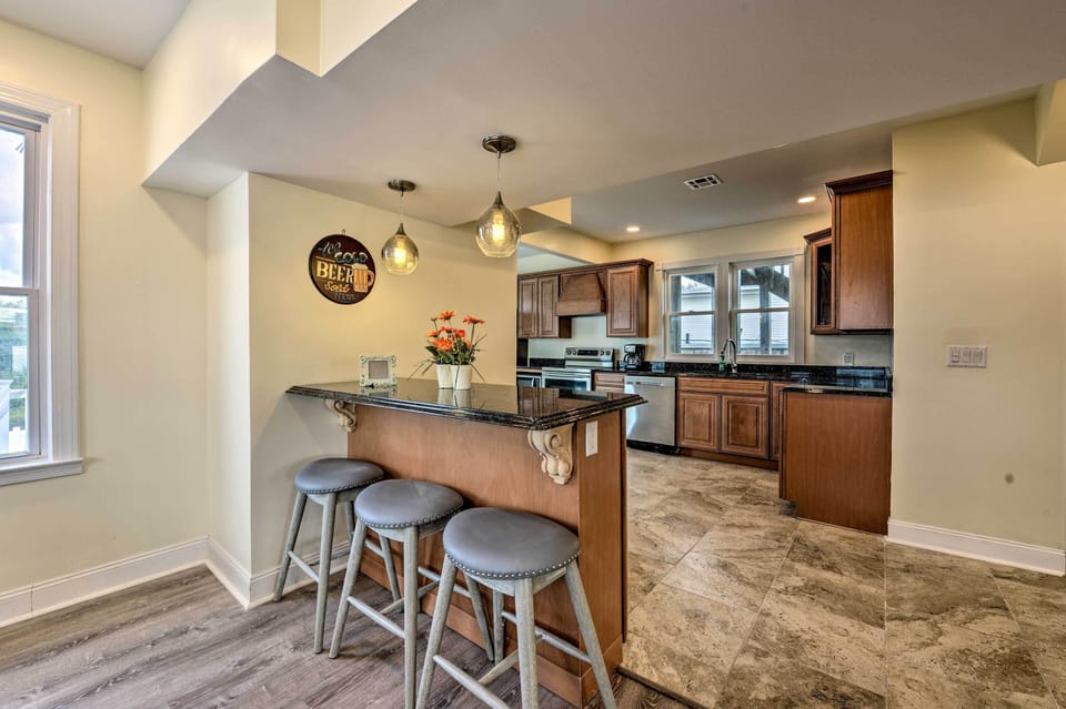 Fully Equipped Kitchen | Bar-Stool Seating | Stainless Steel Appliances