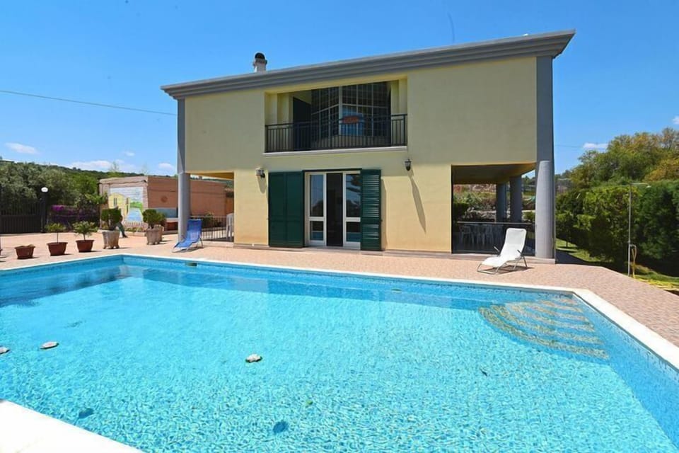 Holiday Home Swimming Pool