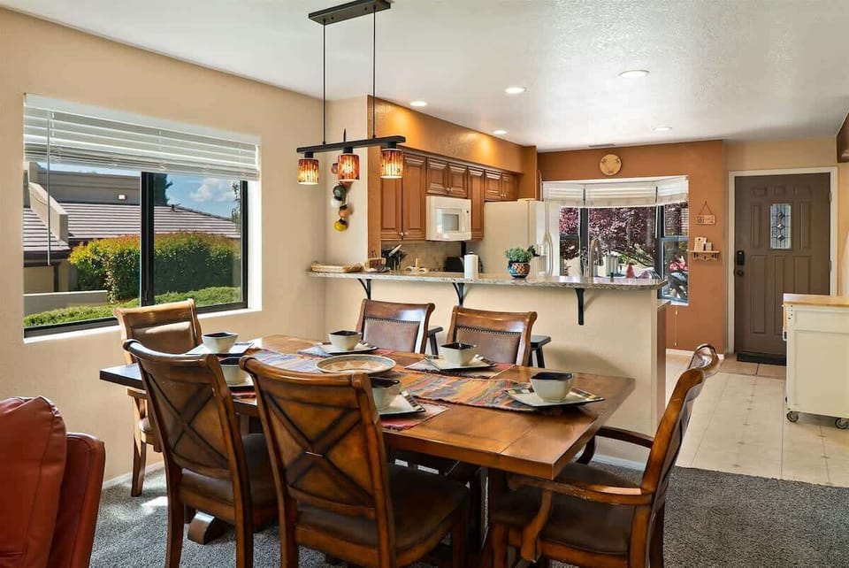 Seating at the dining table for 6
