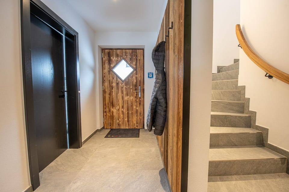 Entrance / Reception