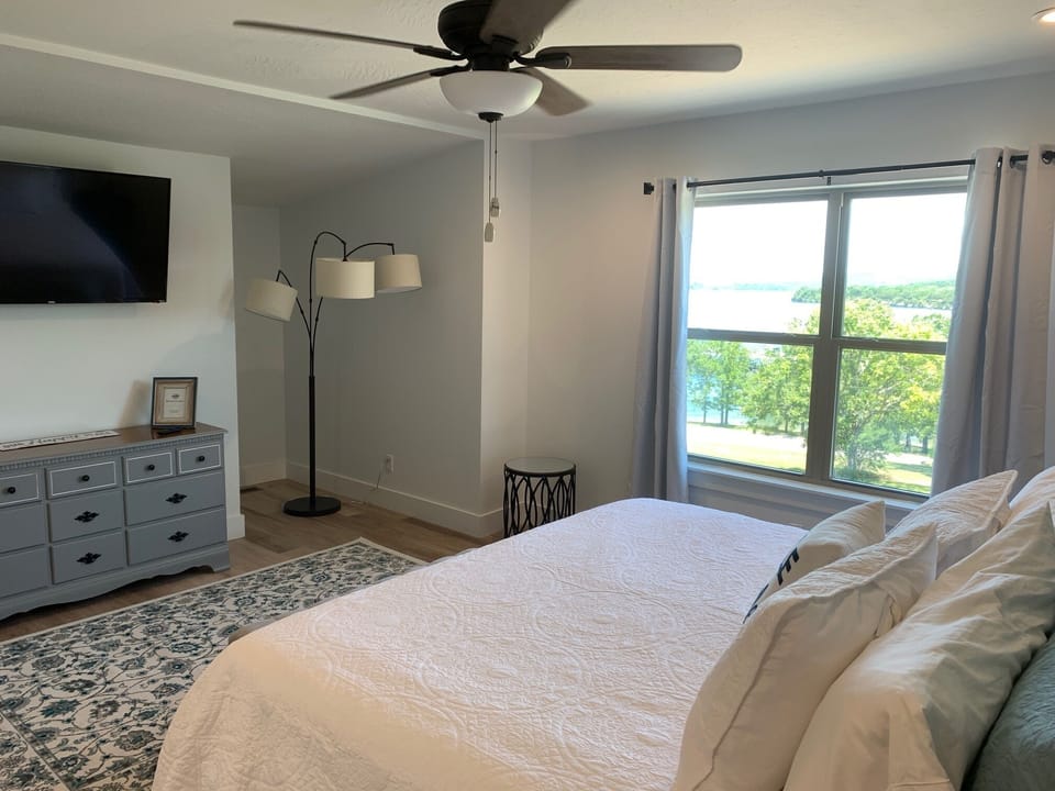 Beautiful view from your pillow! Makes you want to stay a little longer to rest