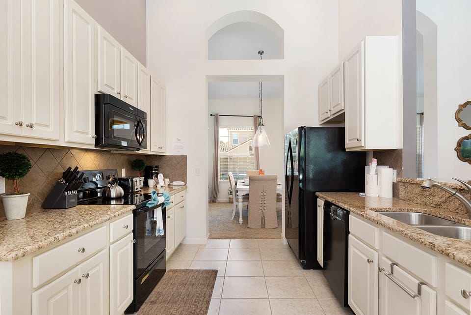 03_Fully_fitted_kitchen_&_appliances_0721.jpg