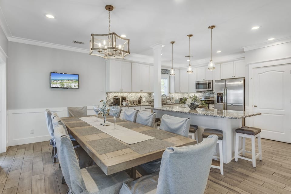 First Floor: Dining Area