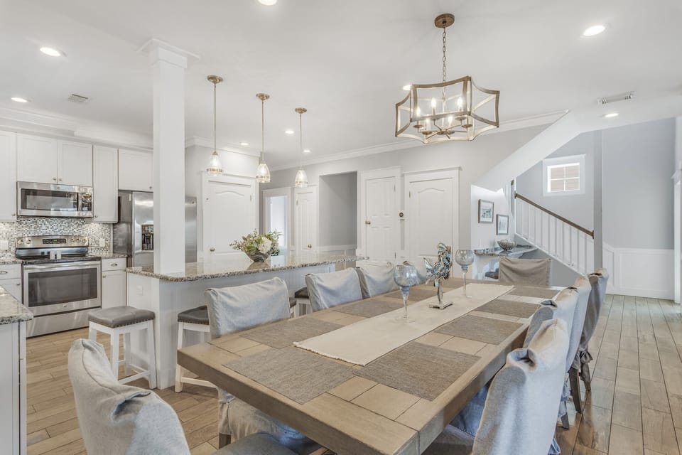 First Floor: Dining Area
