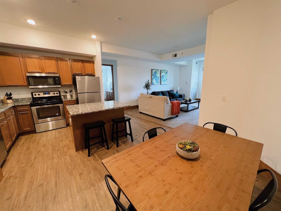 Kitchen & Dining Area