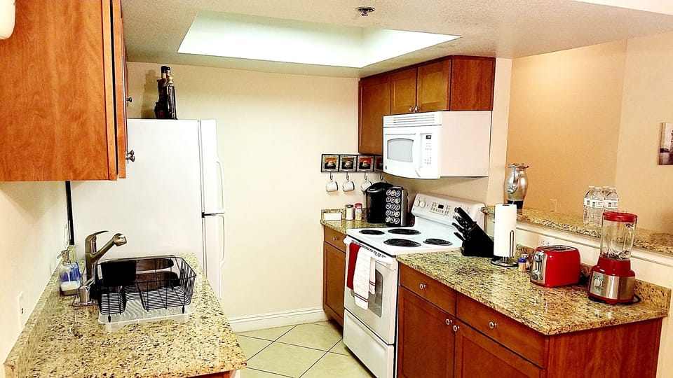 Fully equipped kitchen with basic kitchenware w/ Keurig machine