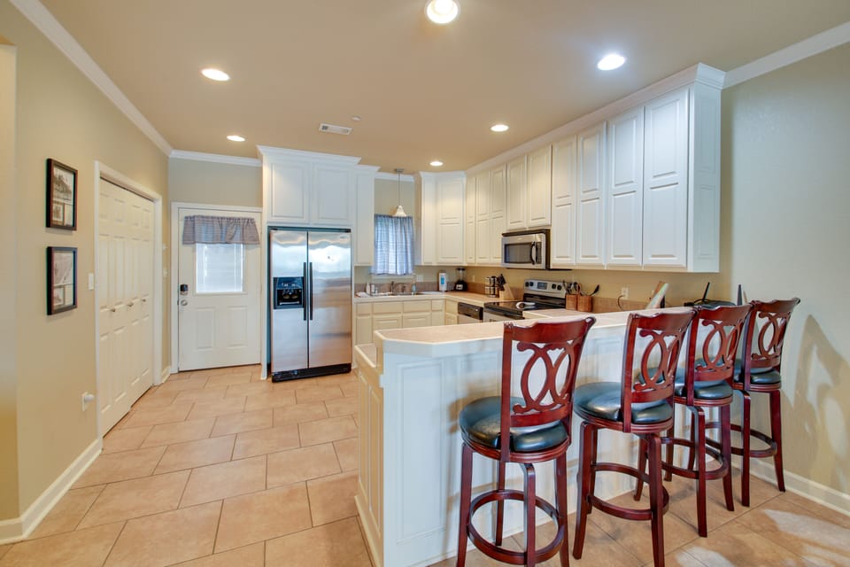 Kitchen | Cooking Basics | Coffee Maker | Paper Towels/Trash Bags Provided