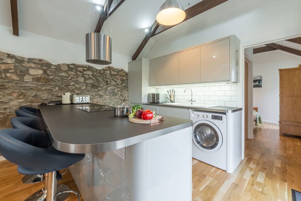 Hunter's Barn, St Agnes. Cook up a storm in the lovely open plan kitchen
