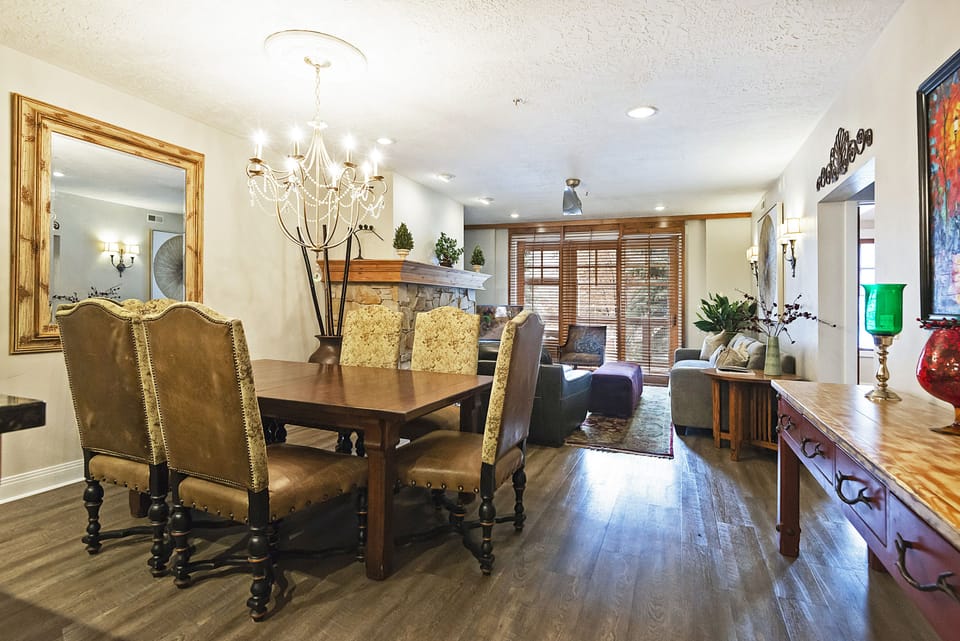 Dining Area view from foyer