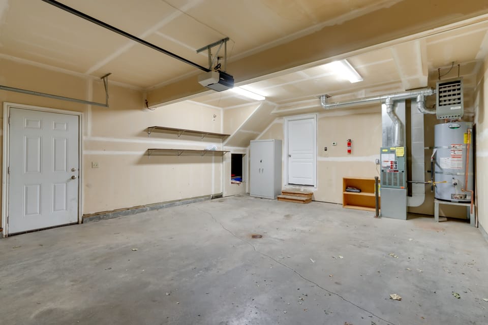 Parking | Garage (2 Vehicles) | Driveway (2 Vehicles)