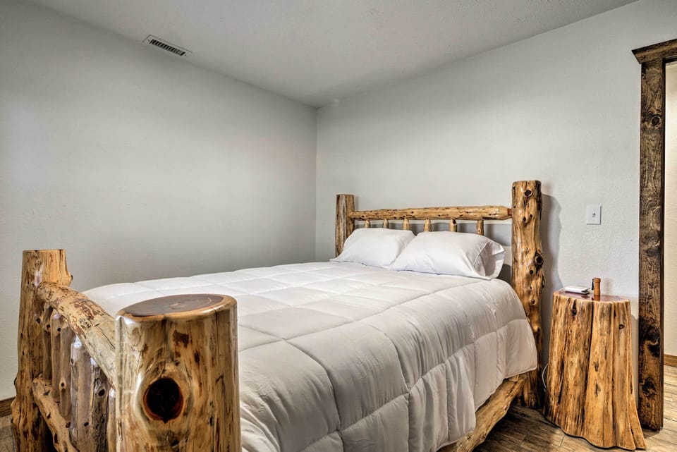 Bedroom 2 | Queen Bed | First Floor