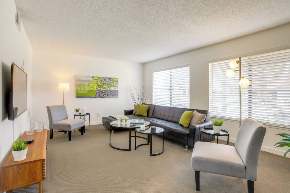 Living Room | Free WiFi | Smart TV