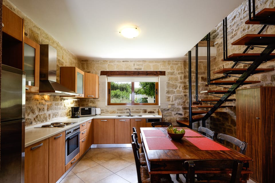 Kitchen with dining table