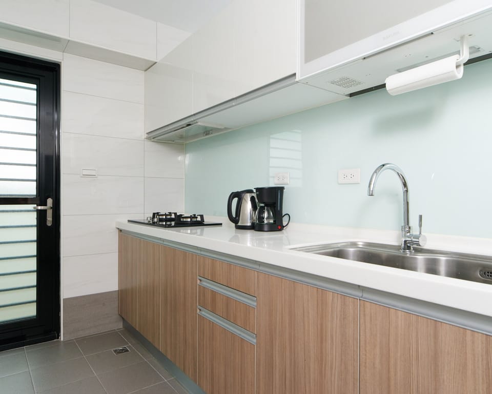 Fully Equipped Kitchen w/ Cooking & Dining Essentials