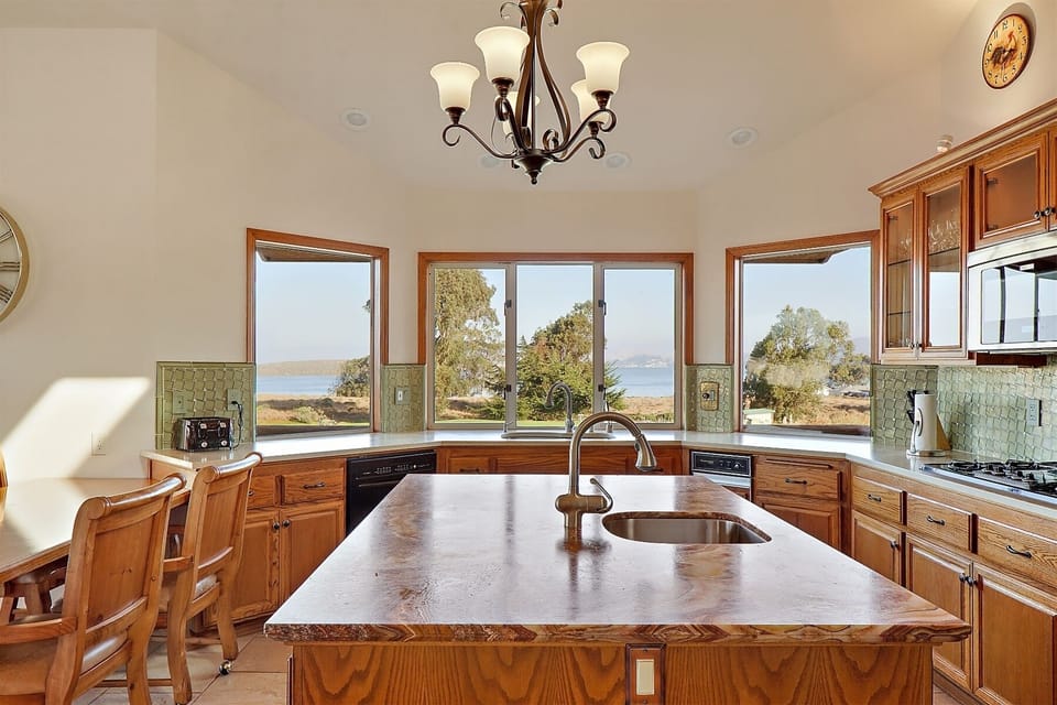The kitchen has everything you need for your cooking needs