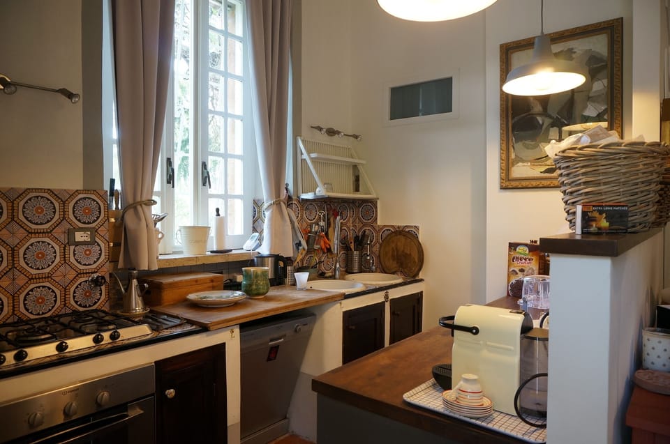 Silvia room with Kitchen, own entrance and small bathroom 