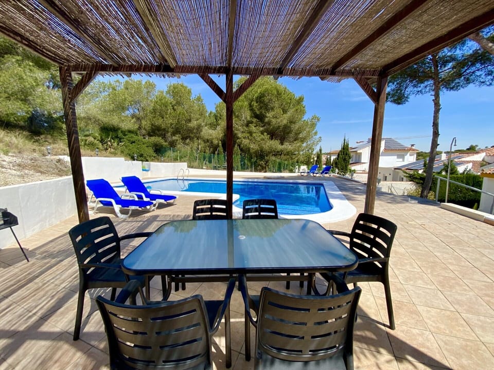 Shaded Pool side dining area 
