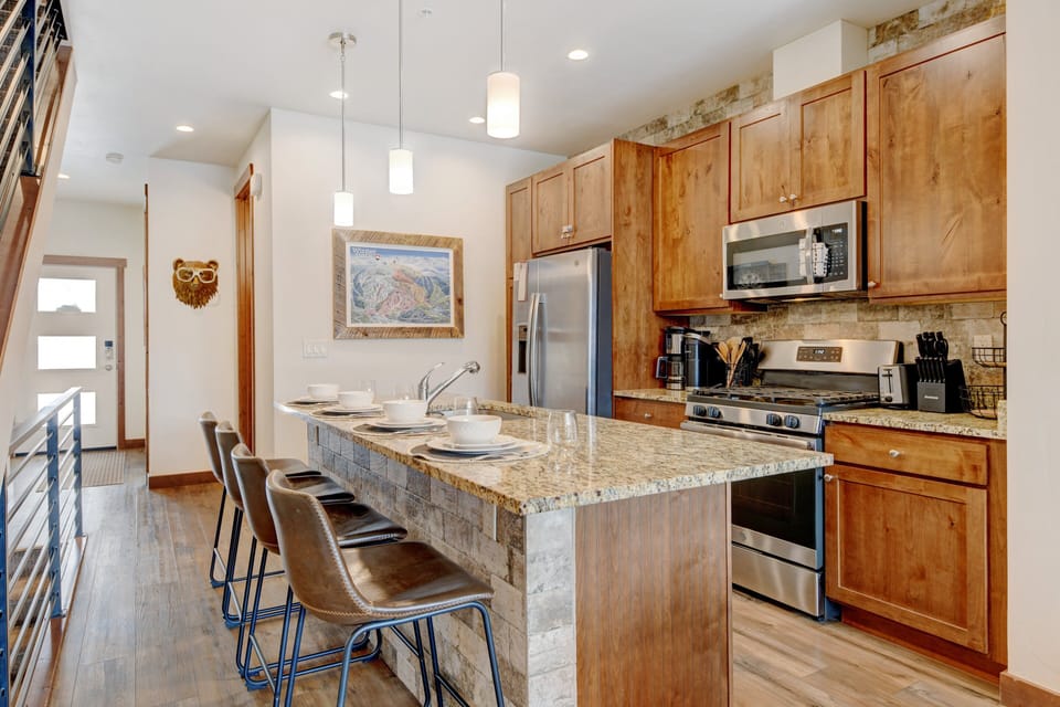 Kitchen Area with Island Seating for 4
