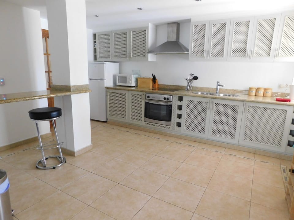 main Kitchen Includes dishwasher
