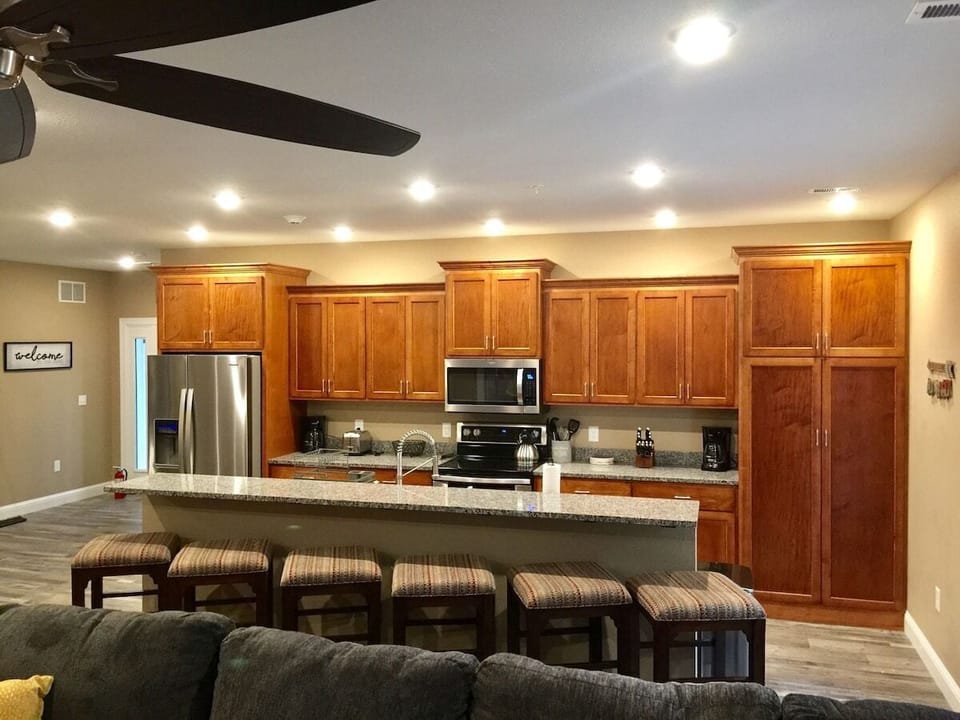 Huge Kitchen w Bar Seats, Double Oven, Stove, Mic, 2 Dishwashers, & Refrigerator
