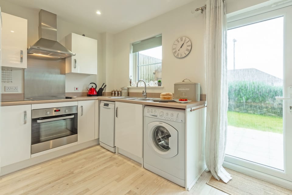 The Seahouse, Portreath, Ground Floor: The kitchen is well equipped with an oven and hob, microwave, fridge/freezer, dishwasher and washing machine.
