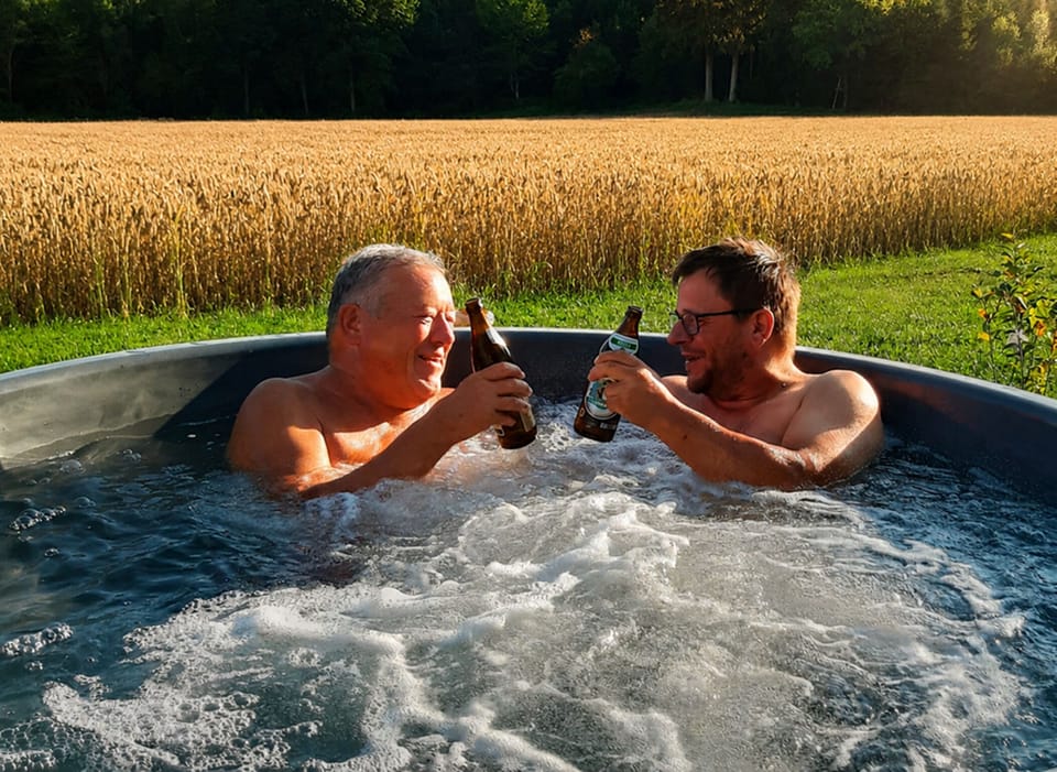 Outdoor spa tub