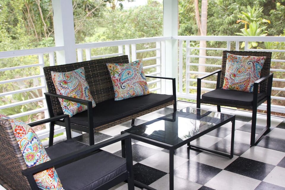 Outdoor screened in porch to lounge 