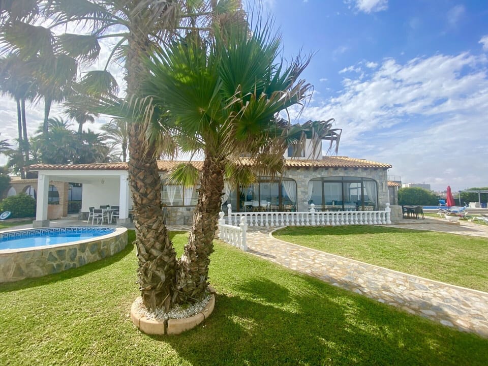 Villa and Gardens   