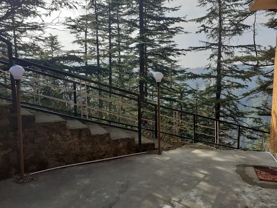 apartment veranda (sitting area)