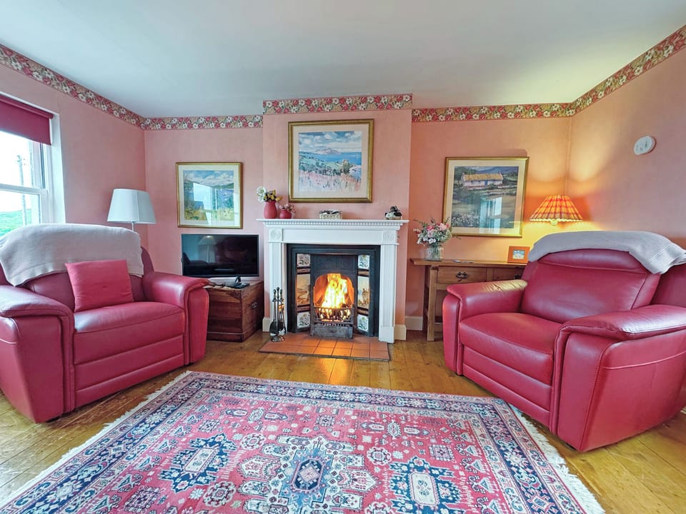 Vindolanda Lounge with open views directly to the loch and to the Torridon mountains | Vindolanda, Fearnbeg, near Applecross