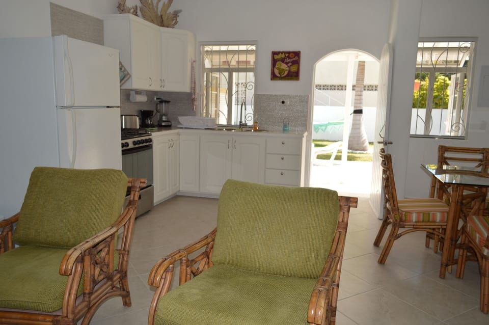 Royal Palms Apartment - Kitchen/Livingroom