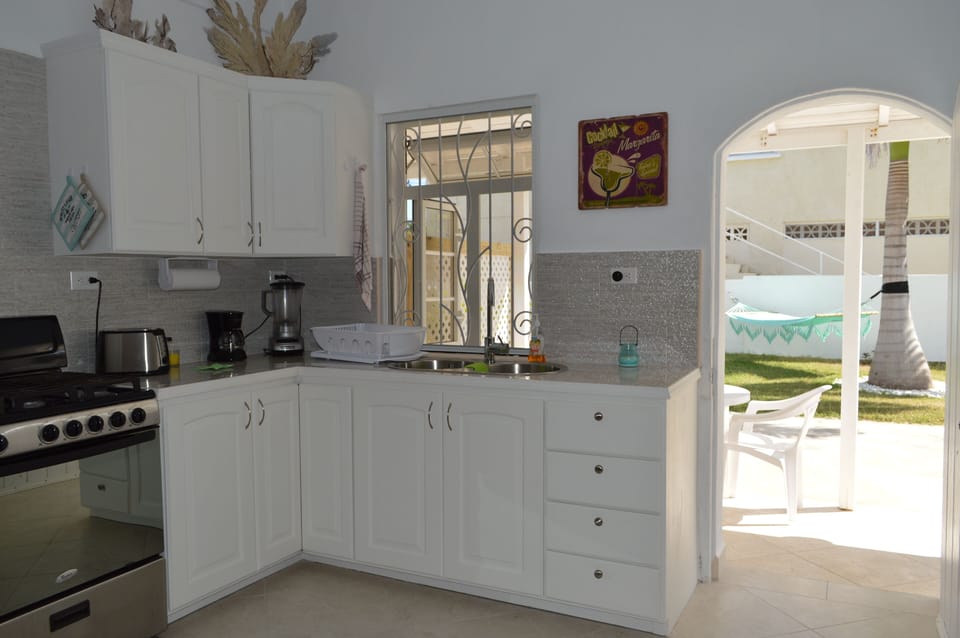 Royal Palms Apartment - Kitchen