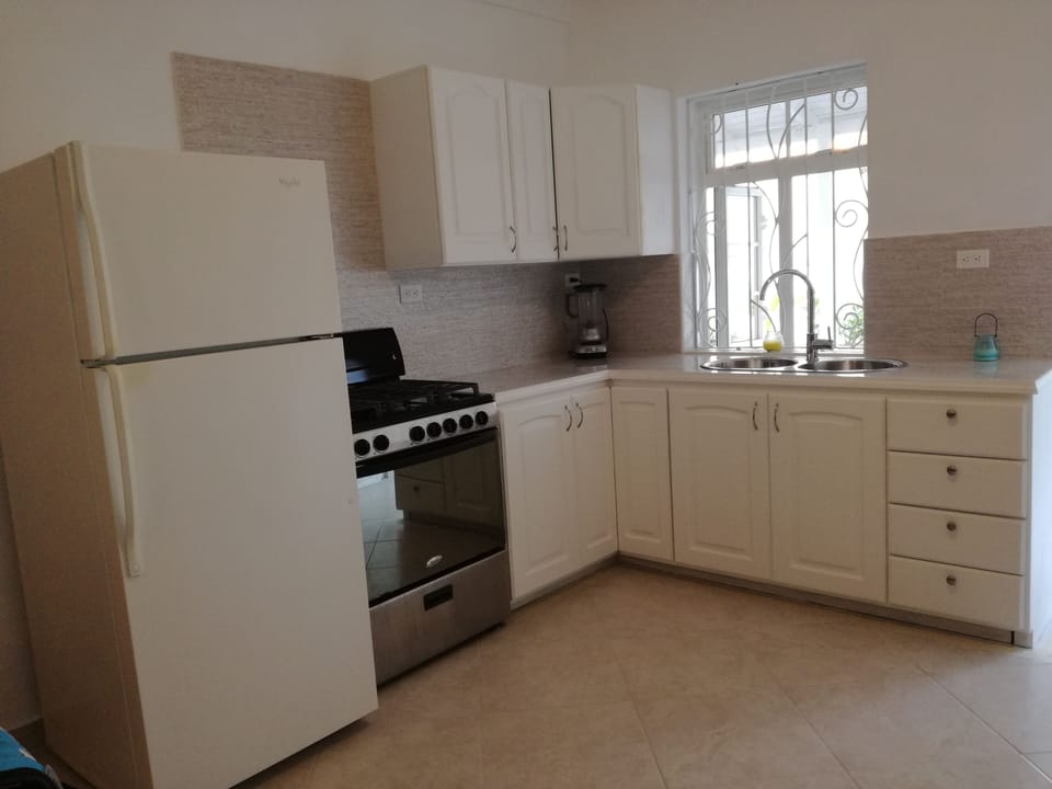 Royal Palms Apartment - Kitchen