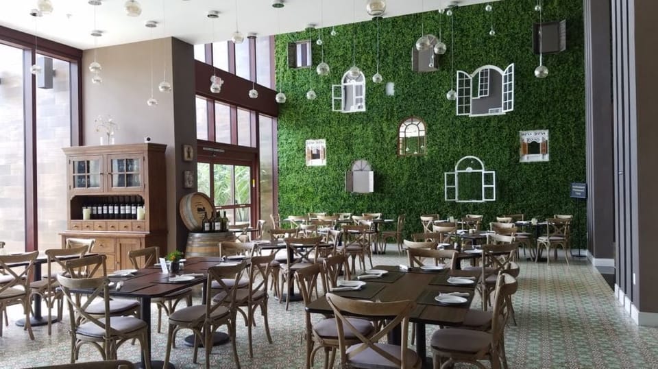 Restaurant.JPG
