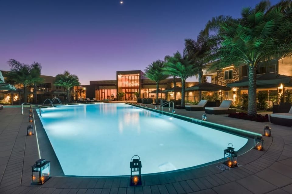 MVY Pool4.JPG
