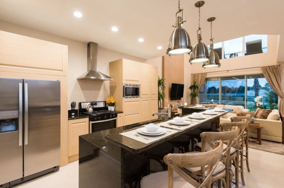 MVY Kitchen. Dining2.JPG