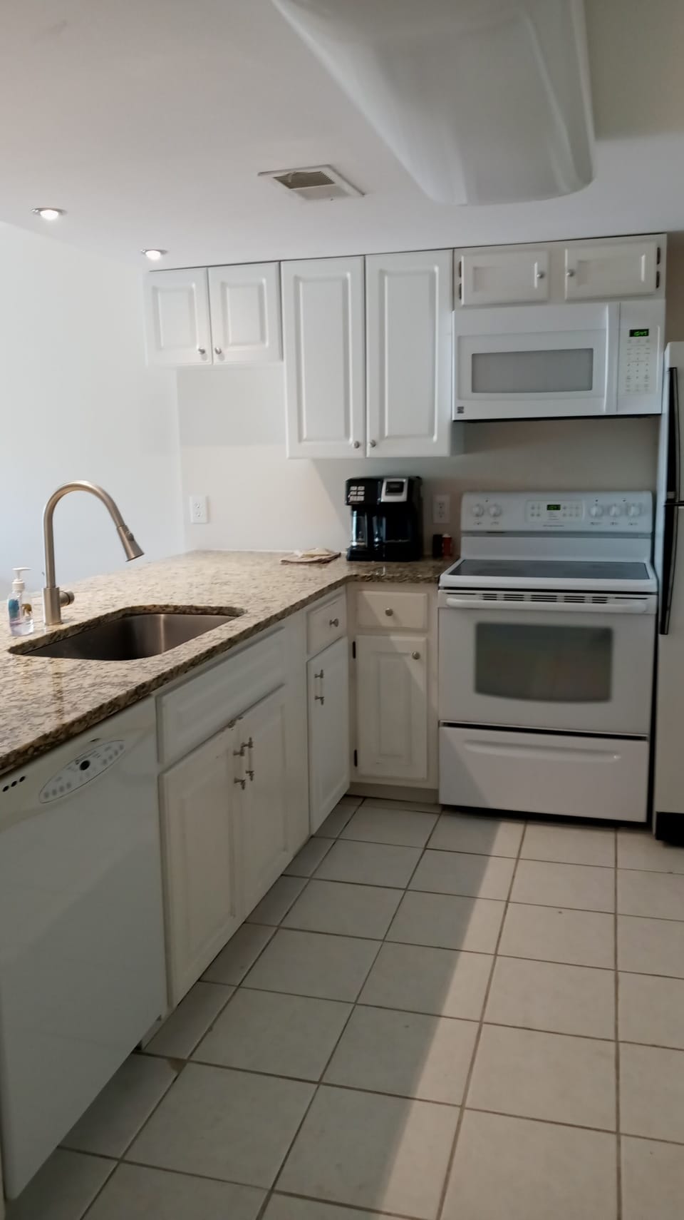 full basic kitchen