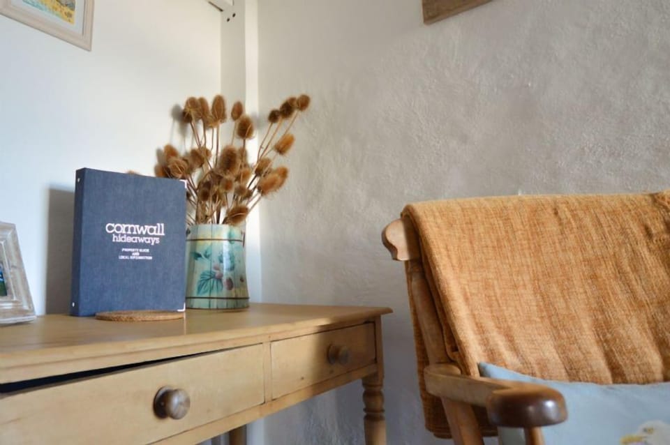 Scrumbles Hollow, St Agnes. Ground floor: Sitting room with television and open fire