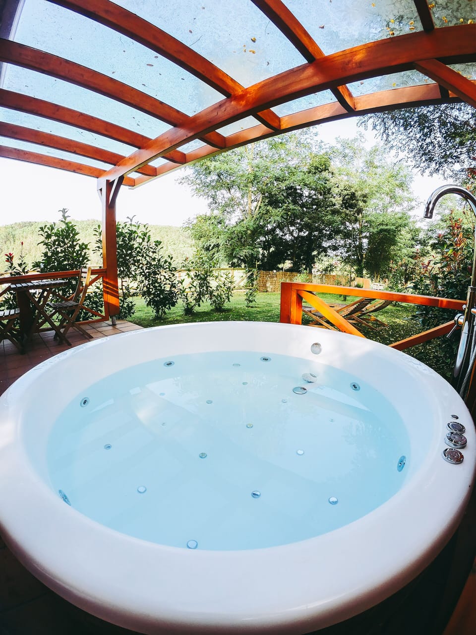 Outdoor spa tub