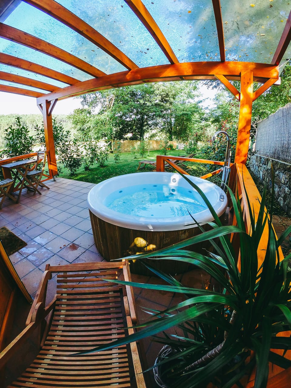 Outdoor spa tub