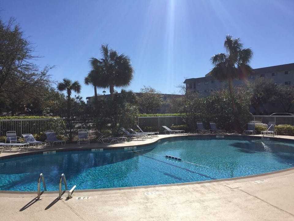 Outdoor Pool, seasonal