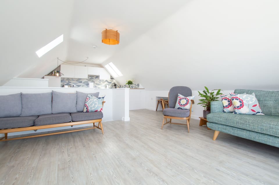 Sunfish, Porthtowan. First floor: Sitting room with comfortable sofas