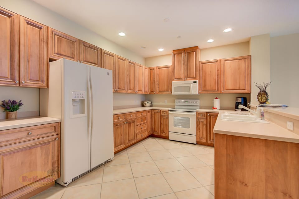 Gourmet Kitchen & Dining Area – Fully equipped with full-size appliances, granite countertops, and open-concept layout