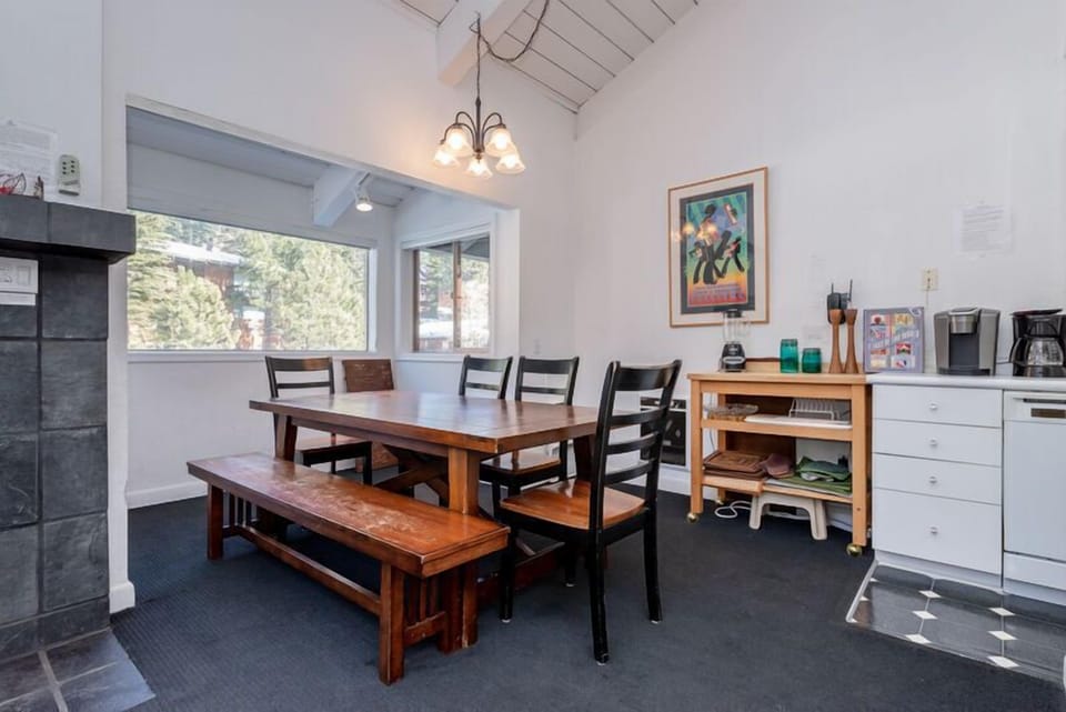 Dining Room (6 Top) / Kitchen