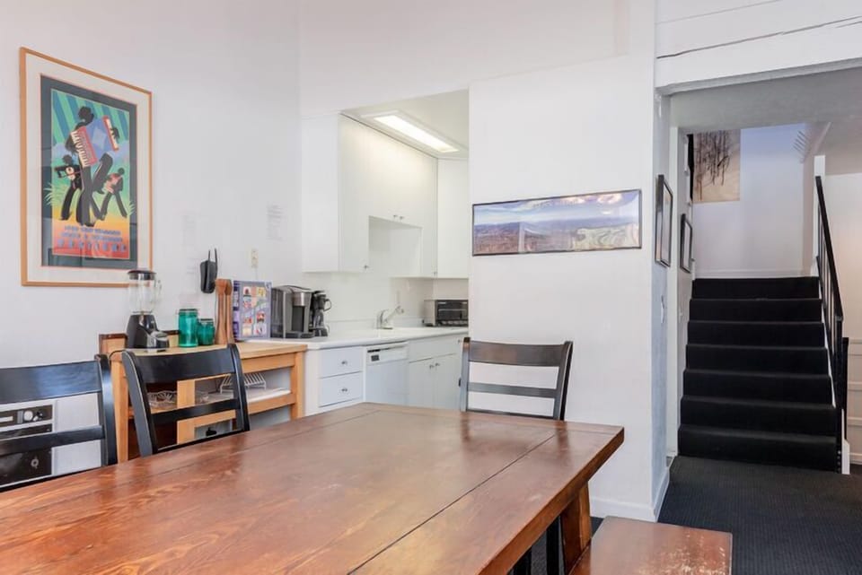 Dinging Room (6 Top) / Kitchen