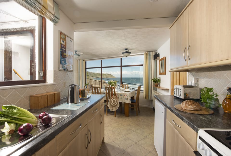 Cliff Cottage, Mevagissey. Ground floor: The perfect backdrop for your coastal getaway